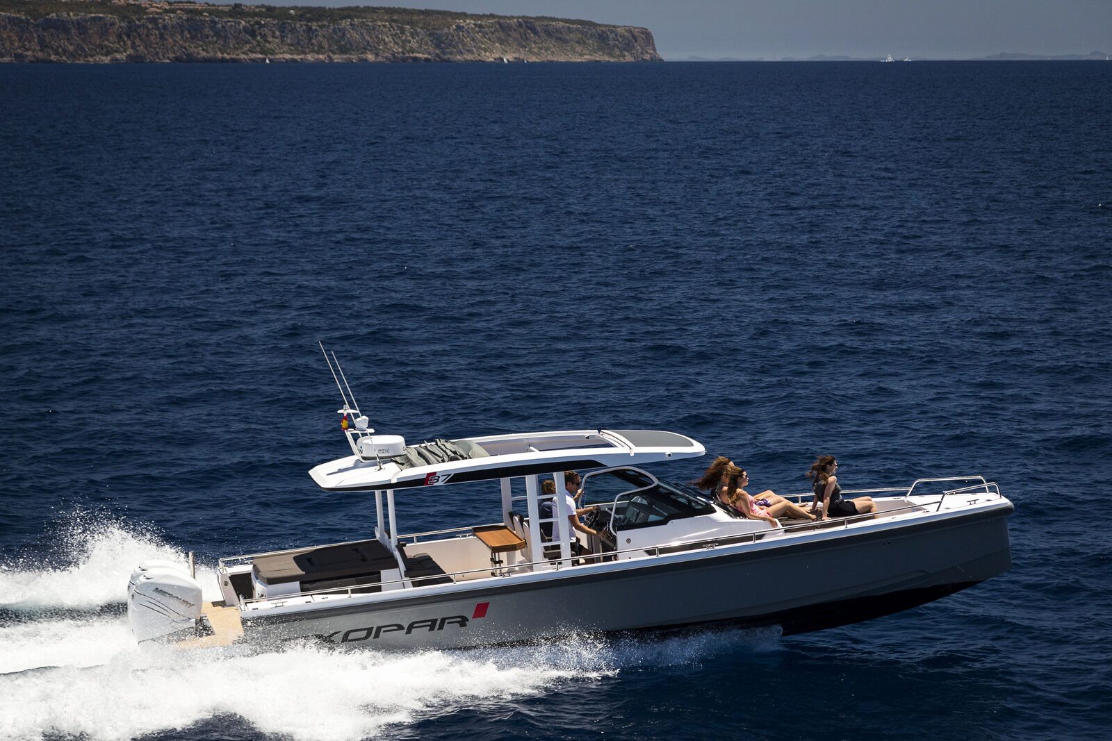 Axopar 37 departing Puerto Portals for Port d'Andratx charter