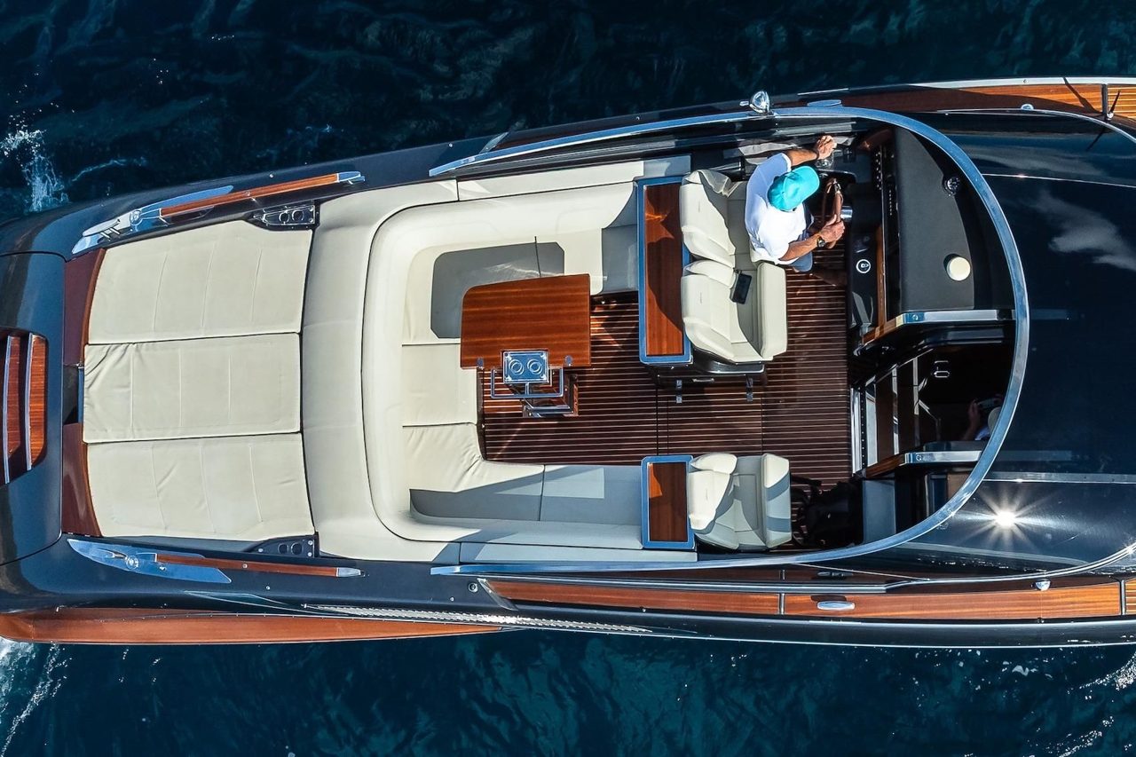 Cubierta del Riva 38 Rivamare vista desde arriba